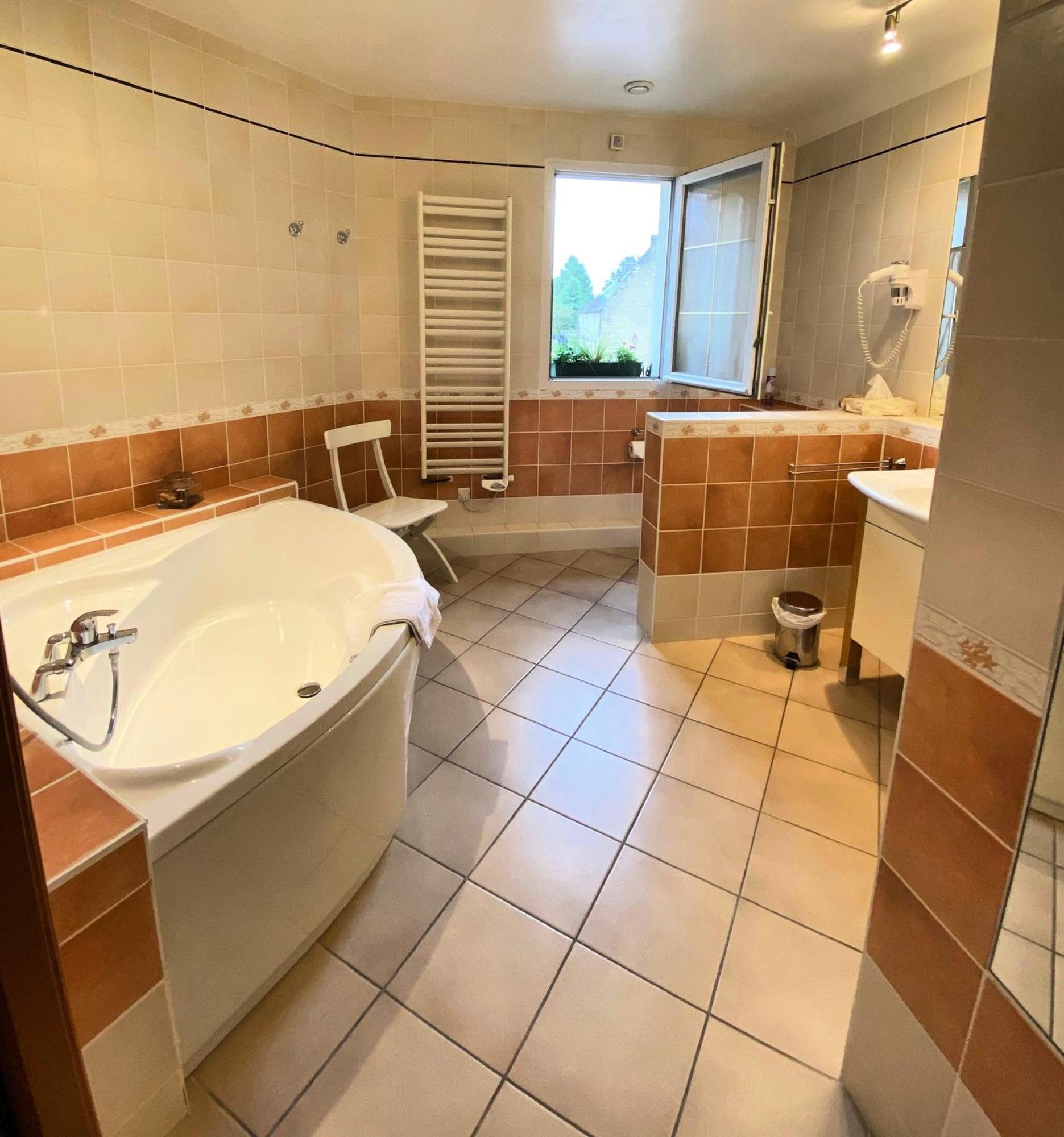 Le Clos De La Barre- Chambres D'Hotes De Charme En Normandie-Basly-Proche Plage Debarquement Eksteriør bilde